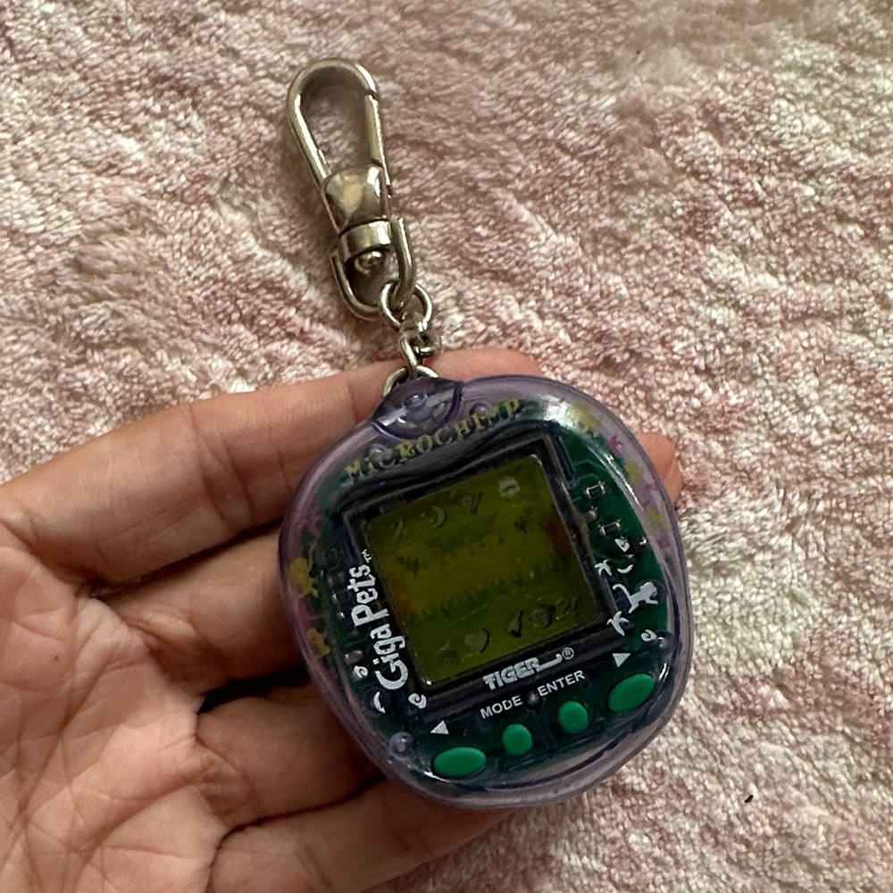 1997 Microchimp Purple Giga Pets Digital Keychain